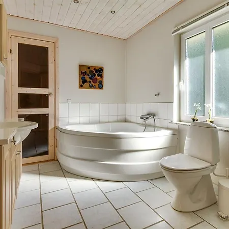 Four-bedroom Holiday In * Hals